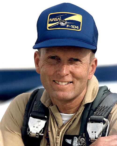 Fayl:Gordon Fullerton 1989.jpg
