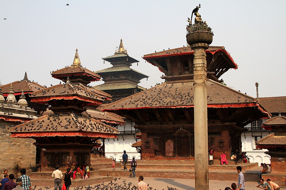 Fayl:Kathmandu-Pratapamalla-08-vor Mini-Vishnu-Taleju-Jagannath-2013-gje.jpg