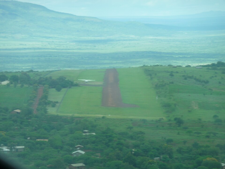 Fayl:Lake Manyara Airport.jpg