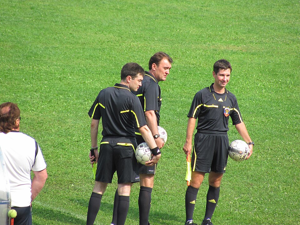Fayl:Referees Brigade.JPG