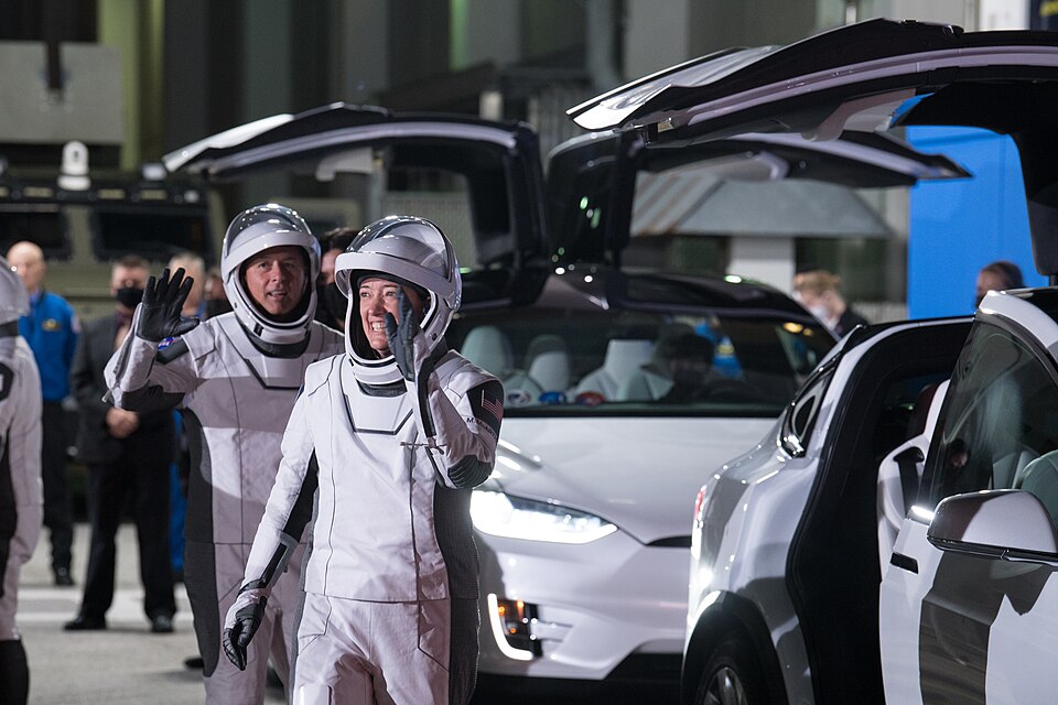 Fayl:SpaceX Crew-2 Crew Walkout (NHQ202104230017).jpg