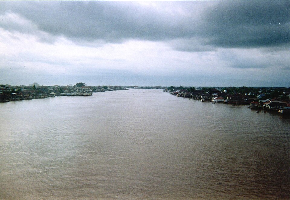 Fayl:Kapuas River.jpg
