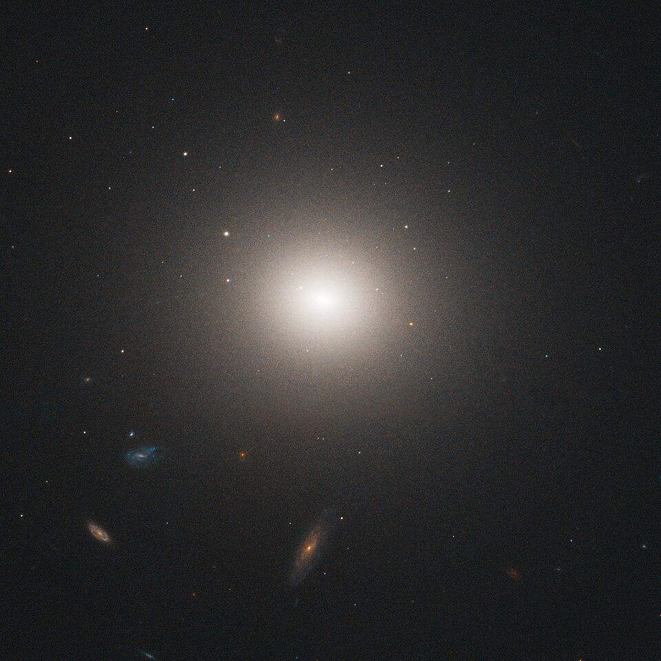 Fayl:NGC 4458HST.jpg