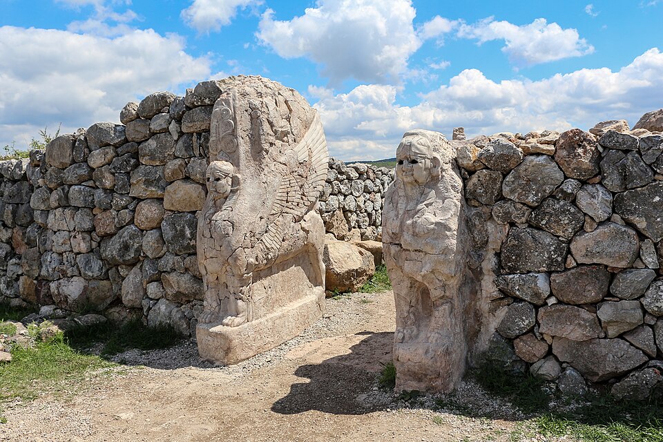 Fayl:Sphinx Gate, Hattusa 01.jpg