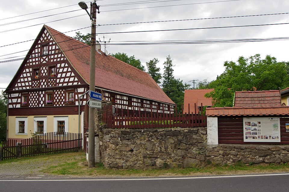 Fayl:Těšovice tvrz.jpg