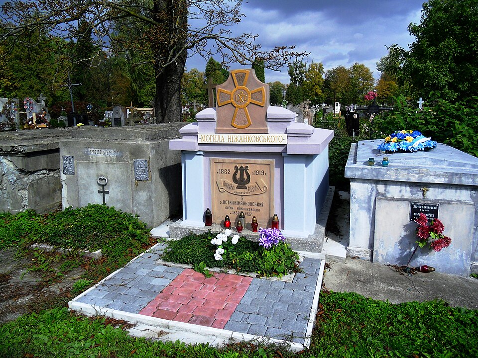 Fayl:Стрий. Гробниця композитора О.Нижанківського.JPG