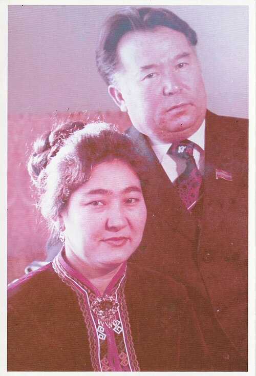 Fayl:Ч. Абдиров со своей женой.jpg