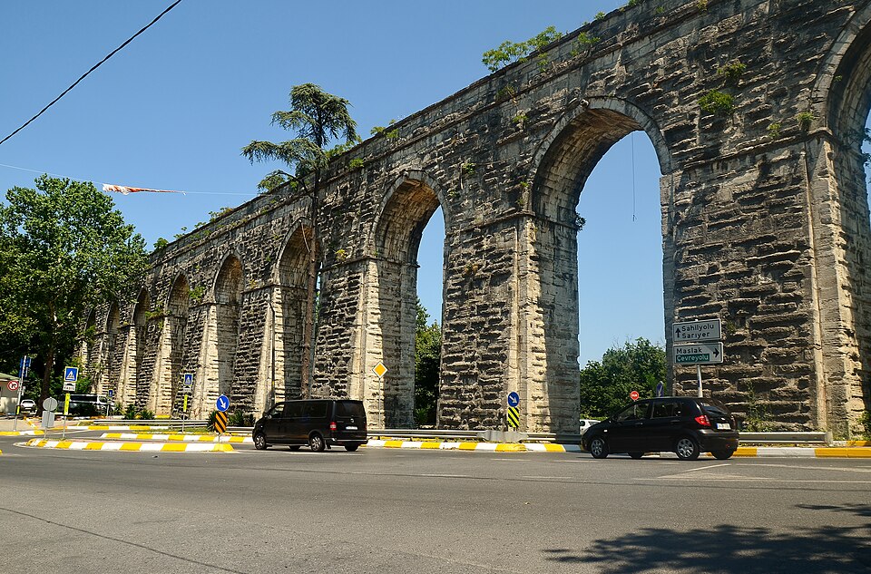 Fayl:BahçeköyAqueduct (2).jpg