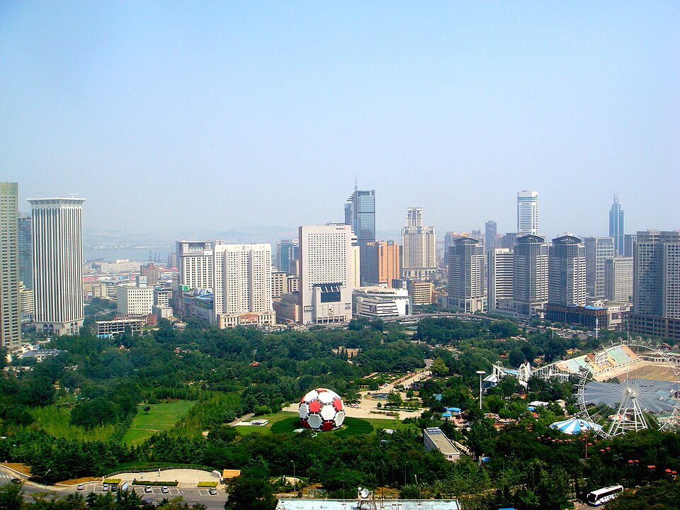 Fayl:Dalian Skyline Enhanced.jpg