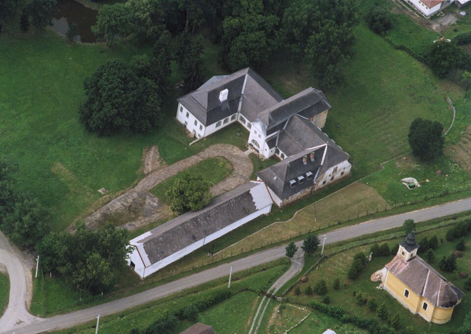 Fayl:Fáj - Palace.jpg