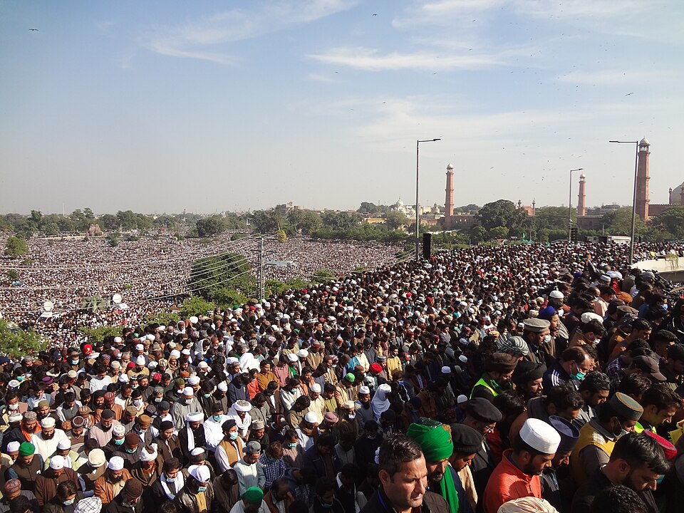 Fayl:Funeral Khadim Hussain Rizvi.jpg