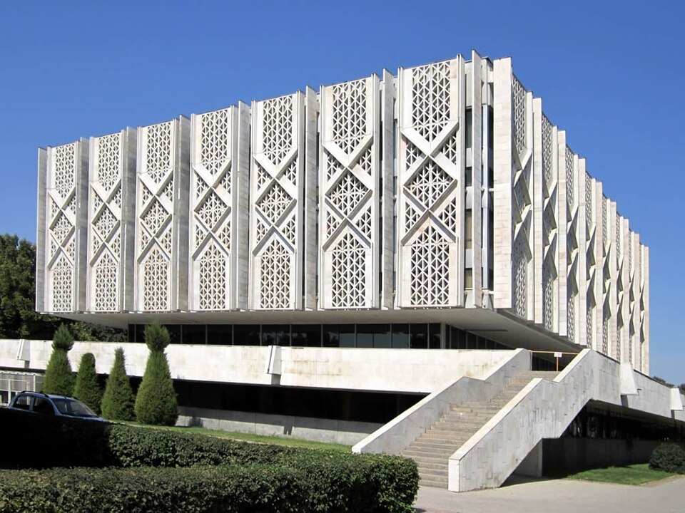 Fayl:History Museum (8145371419).jpg