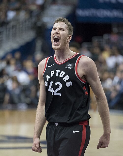 Fayl:Jakob Poeltl (39692527595).jpg