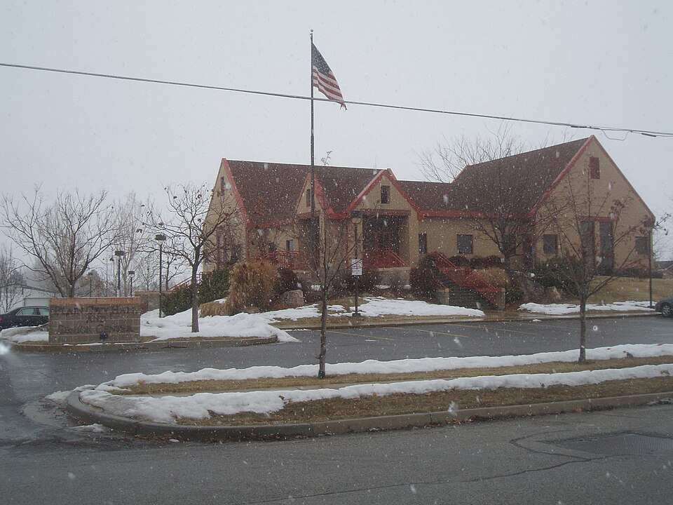 Fayl:Plain City Hall Utah.jpeg