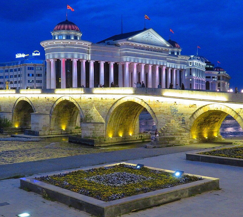 Fayl:СК Old Bridge, Skopje (33745349220).jpg