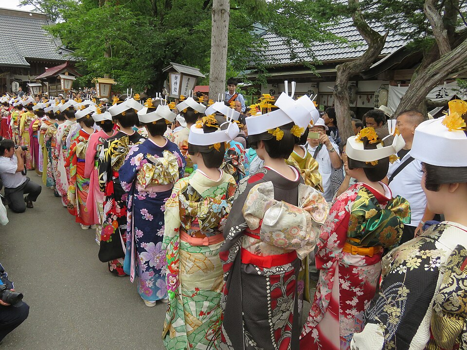 Fayl:Aizu-tajima Gionsai, Nanahokai.JPG