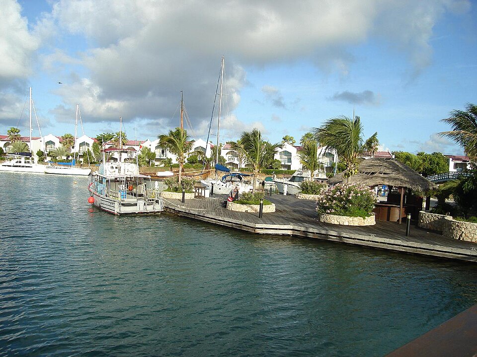 Fayl:Plaza Resort Bonaire.jpg