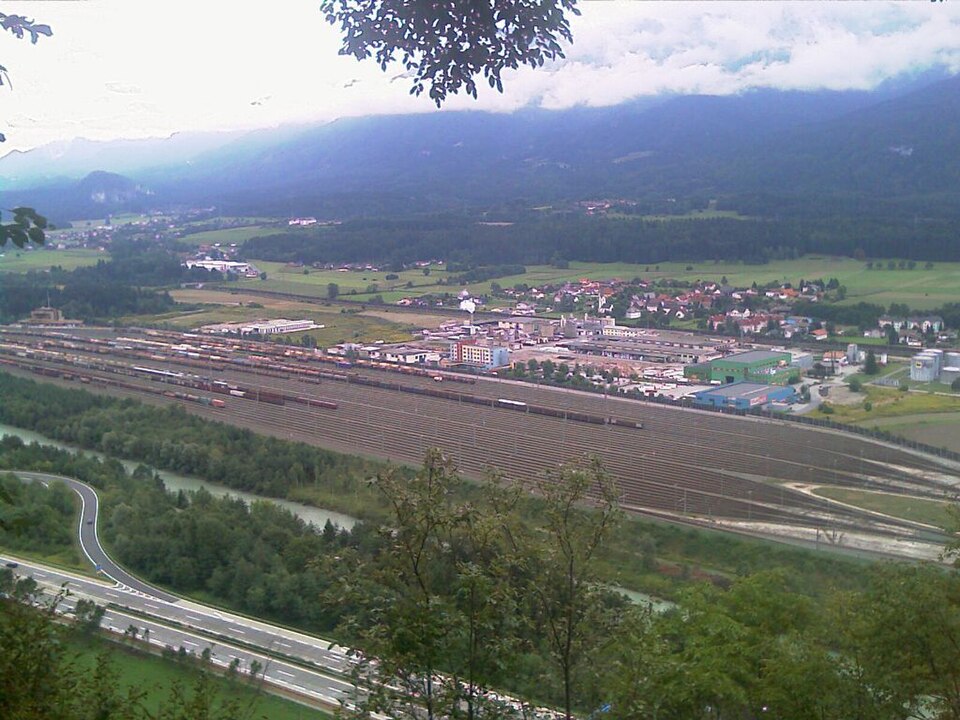 Fayl:Ruine Federaun Aussicht.jpg