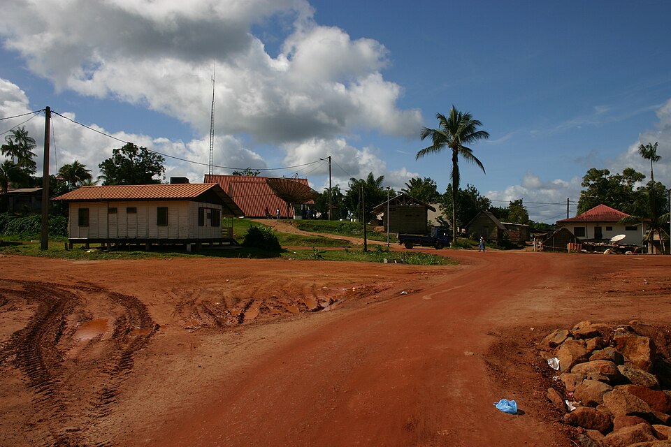 Fayl:Apatou French Guiana Jan 2004.JPG