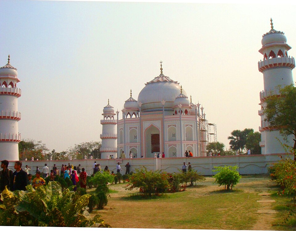Fayl:Banglar TajMahal.jpg