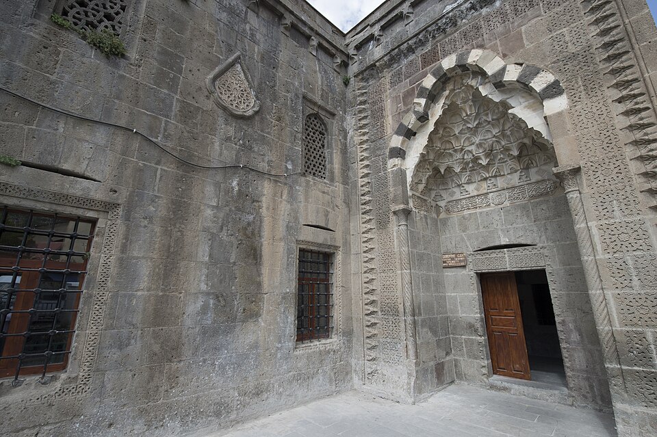 Fayl:Bitlis Şerefiye Mosque 3740.jpg