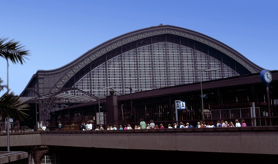 Fayl:Koeln-144-Bahnhofshalle-1989-gje.jpg
