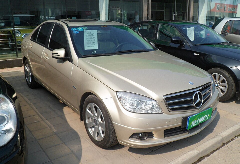 Fayl:Mercedes-Benz C-Class W204 China 2012-08-09.jpg