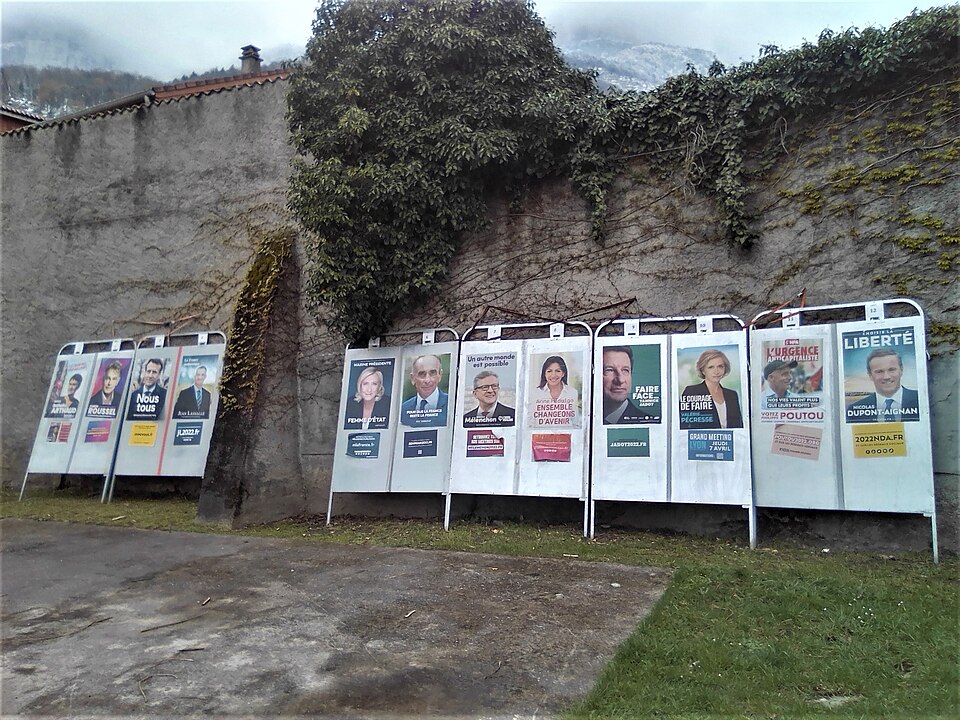 Fayl:Panneaux électoraux présidentielles 2022.jpg
