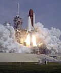 STS-37 missiyasining boshida Atlantisning uchirilishi.