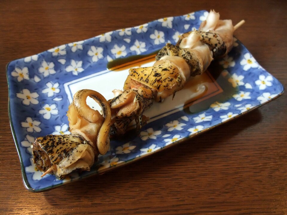 Fayl:Tsubugai-Kushiyaki.jpg