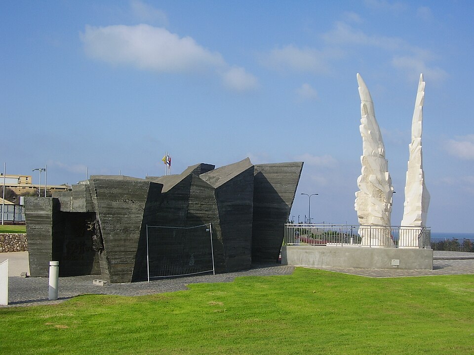 Fayl:Victory Monument in Netanya.JPG