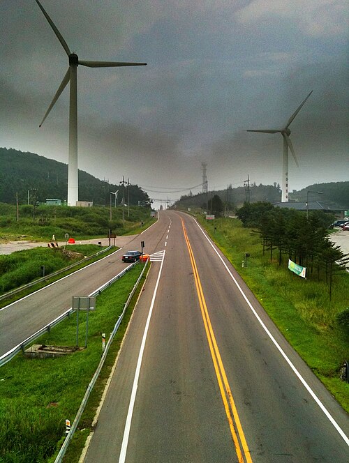Fayl:Yongpyeong wind farm.jpg