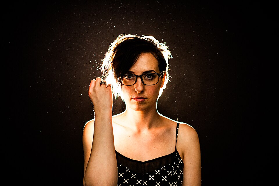 Fayl:Audrey Assad 2013a.jpg