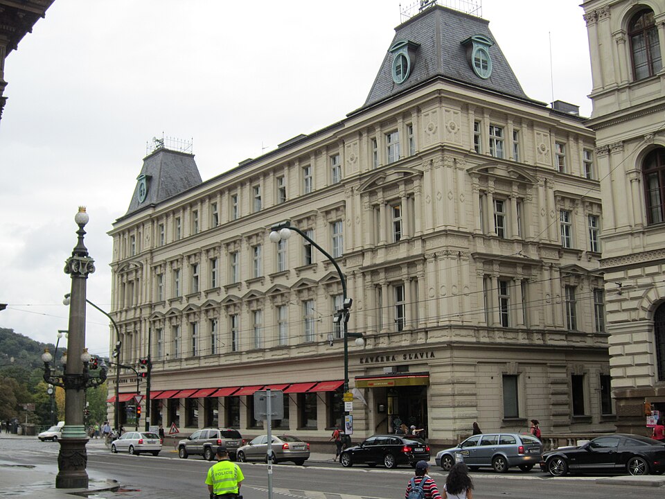 Fayl:Café Slavia Praha.jpg