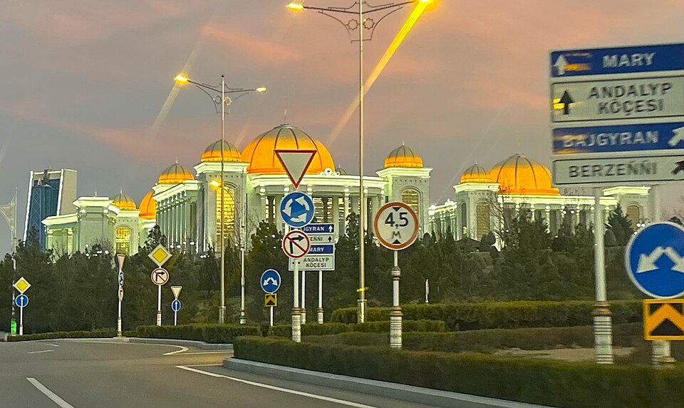 Fayl:Döwlet Medeni Merkez.jpg