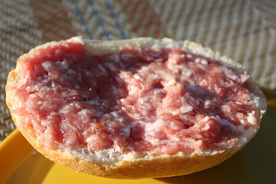 Fayl:Mettbroetchen.jpg