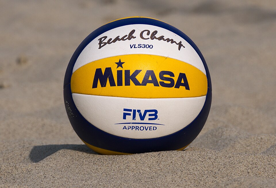 Fayl:Mikasa VLS300 official beach volleyball.jpg