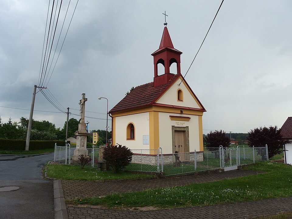 Fayl:Turov (Podlesí), kaple.JPG