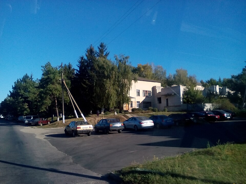 Fayl:Миронівська районна лікарня.jpg