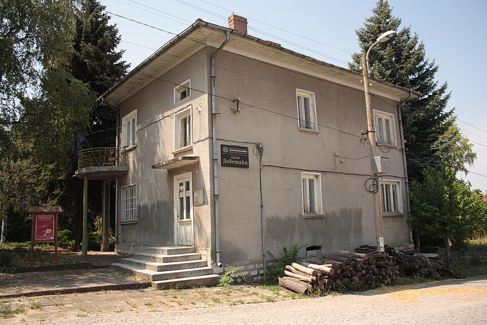 Fayl:Devetaki-Municipal-office.jpg