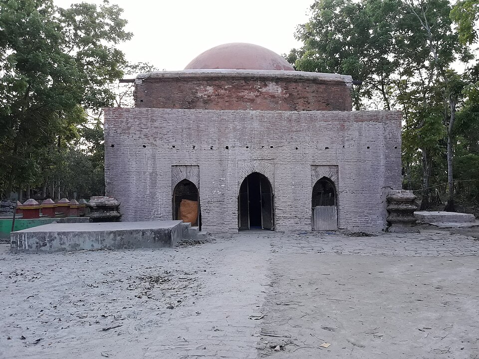 Fayl:মজিদবাড়িয়া শাহী মসজিদ, সম্মুখ দৃশ্য.jpg