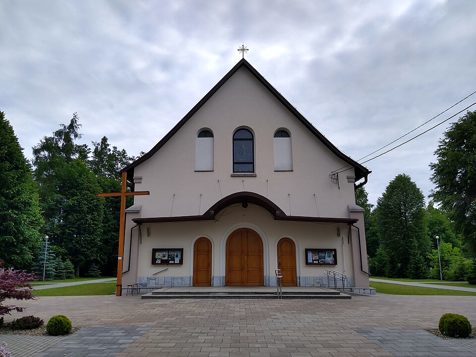 Fayl:Dobrynin - kościół.jpg
