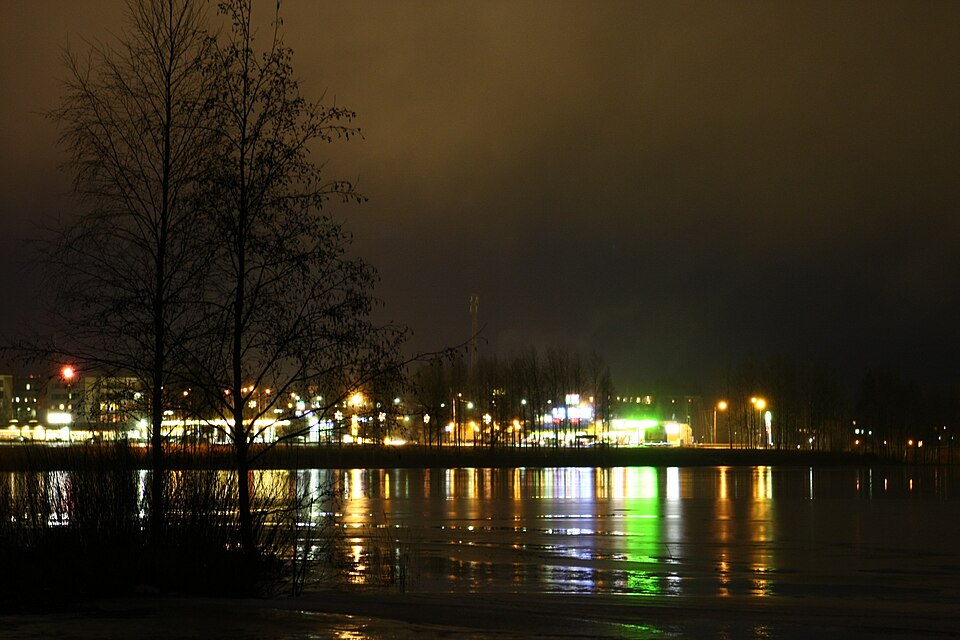 Fayl:Fin parkano night.JPG