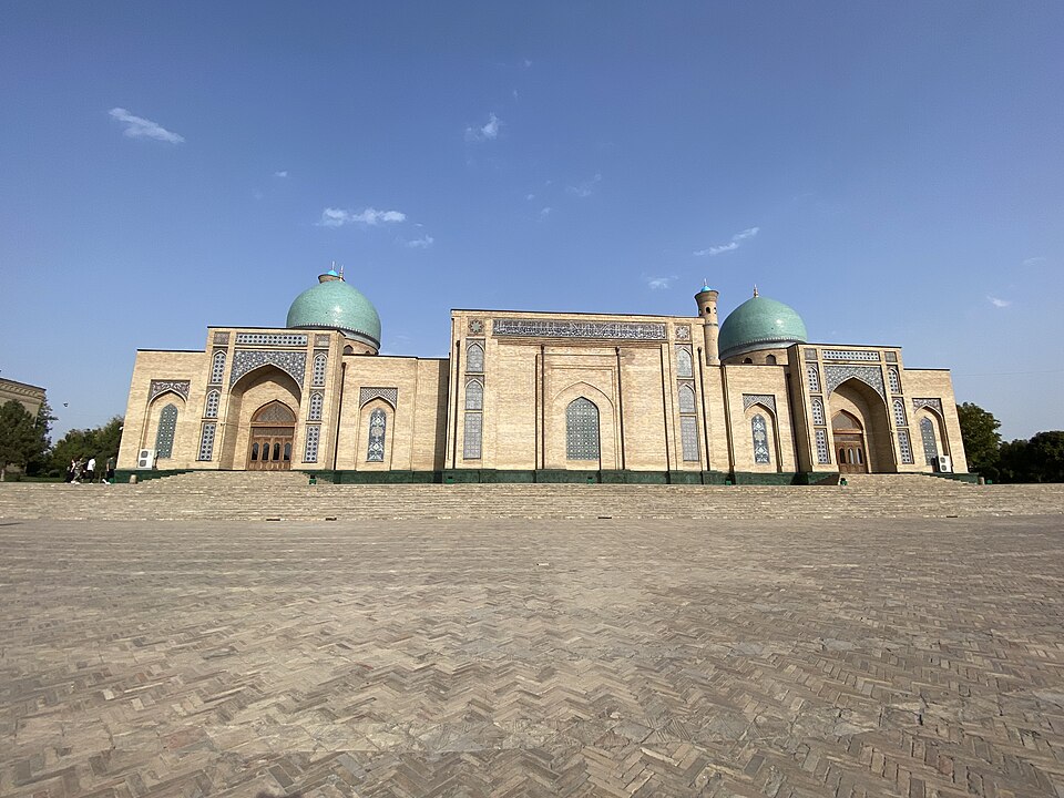 Fayl:Hazrati Imam complex.jpg