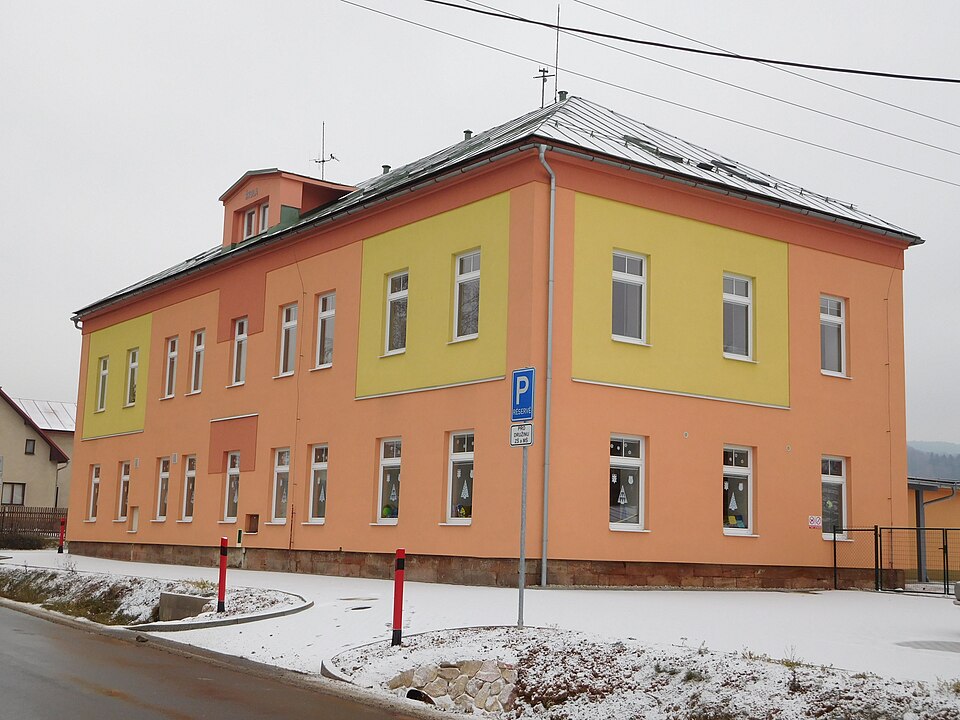 Fayl:Lanov skola.jpg