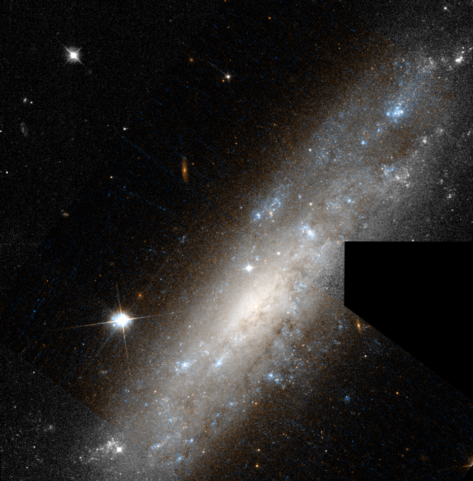 Fayl:NGC 1003 -HST09042 15-R814GB435.png