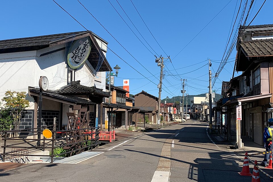 Fayl:Niigata r9 Kamo Wakamiya-cho Sep2021-002.jpg