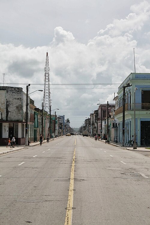 Fayl:Cárdenas Main street, Cuba (2013).jpg
