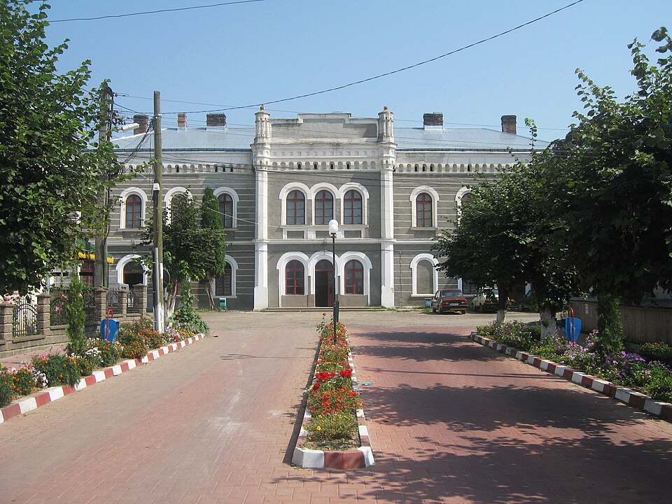 Fayl:Gara Veresti1.jpg