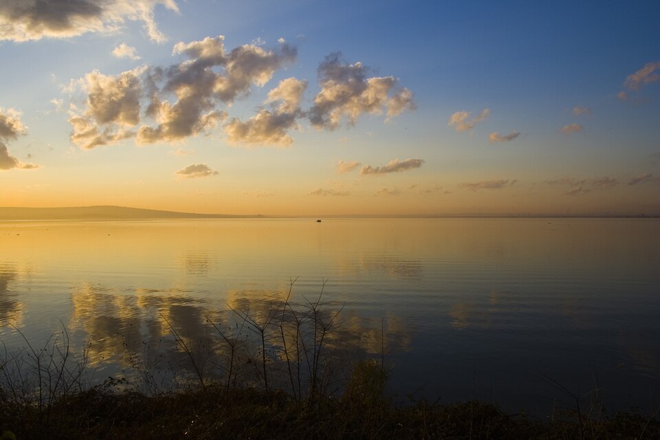 Fayl:Lake-burgas-dinev.jpg